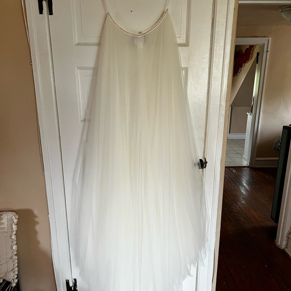 Unworn/Unaltered Floravere tulle 5 layer overskirt! Size 6. Perfect condition!
